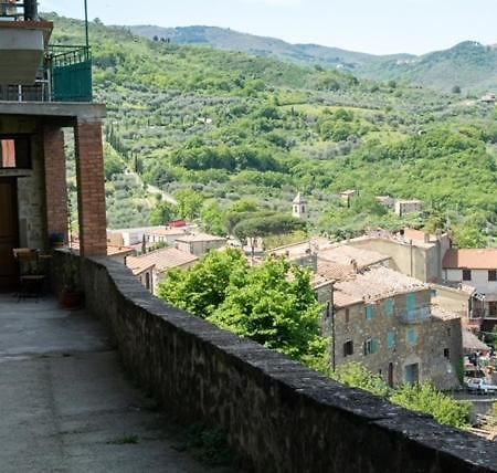 Casa Angolo Cantina Nel Castello Montegiovi Bagian luar foto