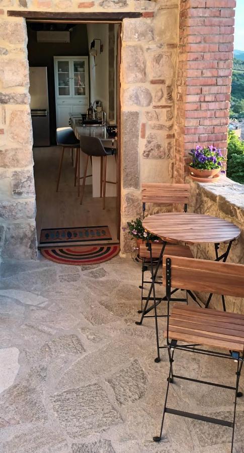 Casa Angolo Cantina Nel Castello Montegiovi Bagian luar foto