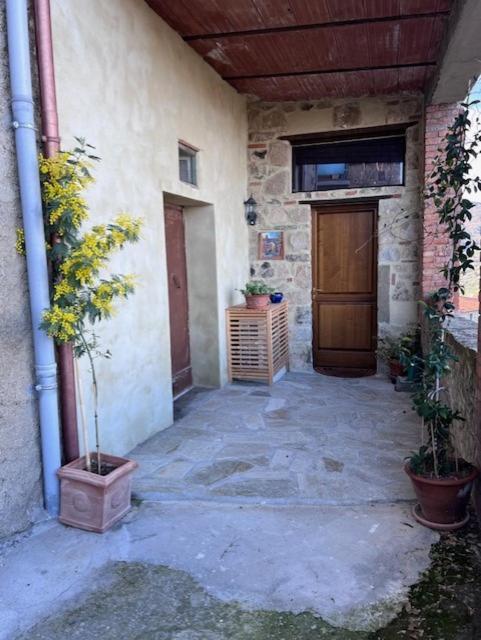 Casa Angolo Cantina Nel Castello Montegiovi Bagian luar foto