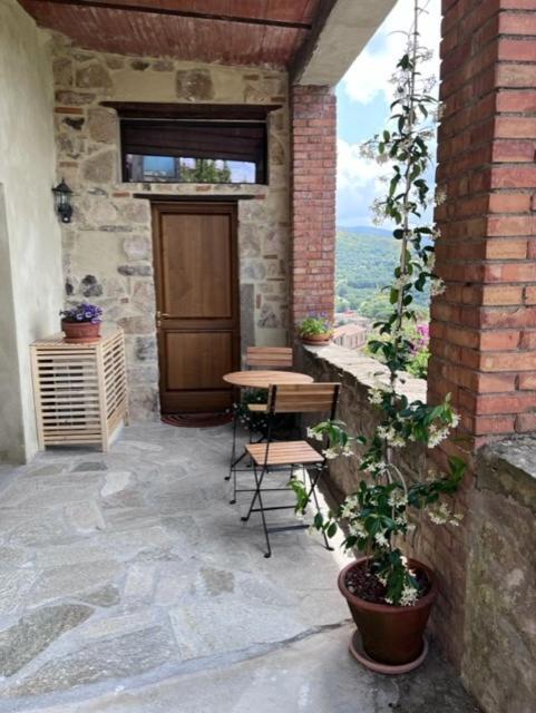 Cantina Nel Castello Montegiovi Bagian luar foto